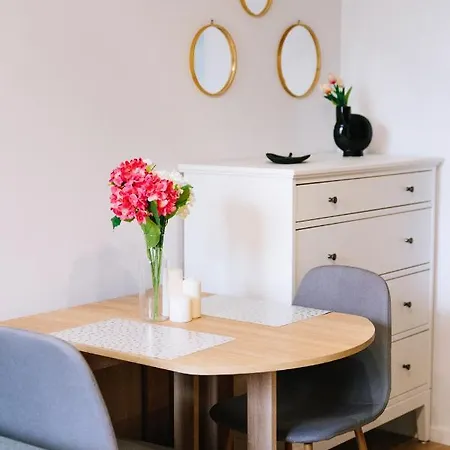 - View, Parks Nearby By Rentujemy דירה ורשה